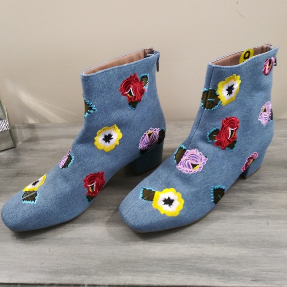 Betsey Johnson Shoes - 🇺🇸2 for $25🇺🇸BETSY JOHNSON DENIM FLORAL BOOTS